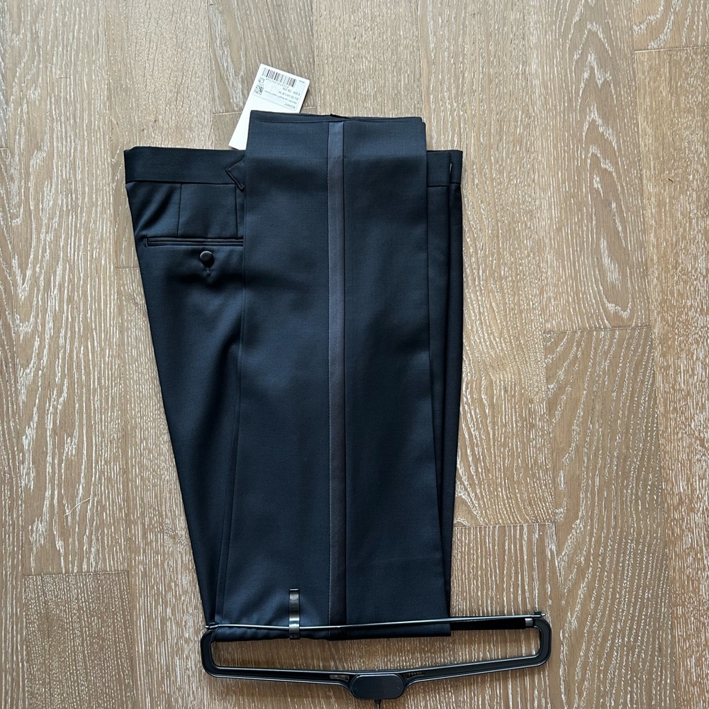 Suitsupply Elegant Black Tuxedo Pants - Picture 4 of 4